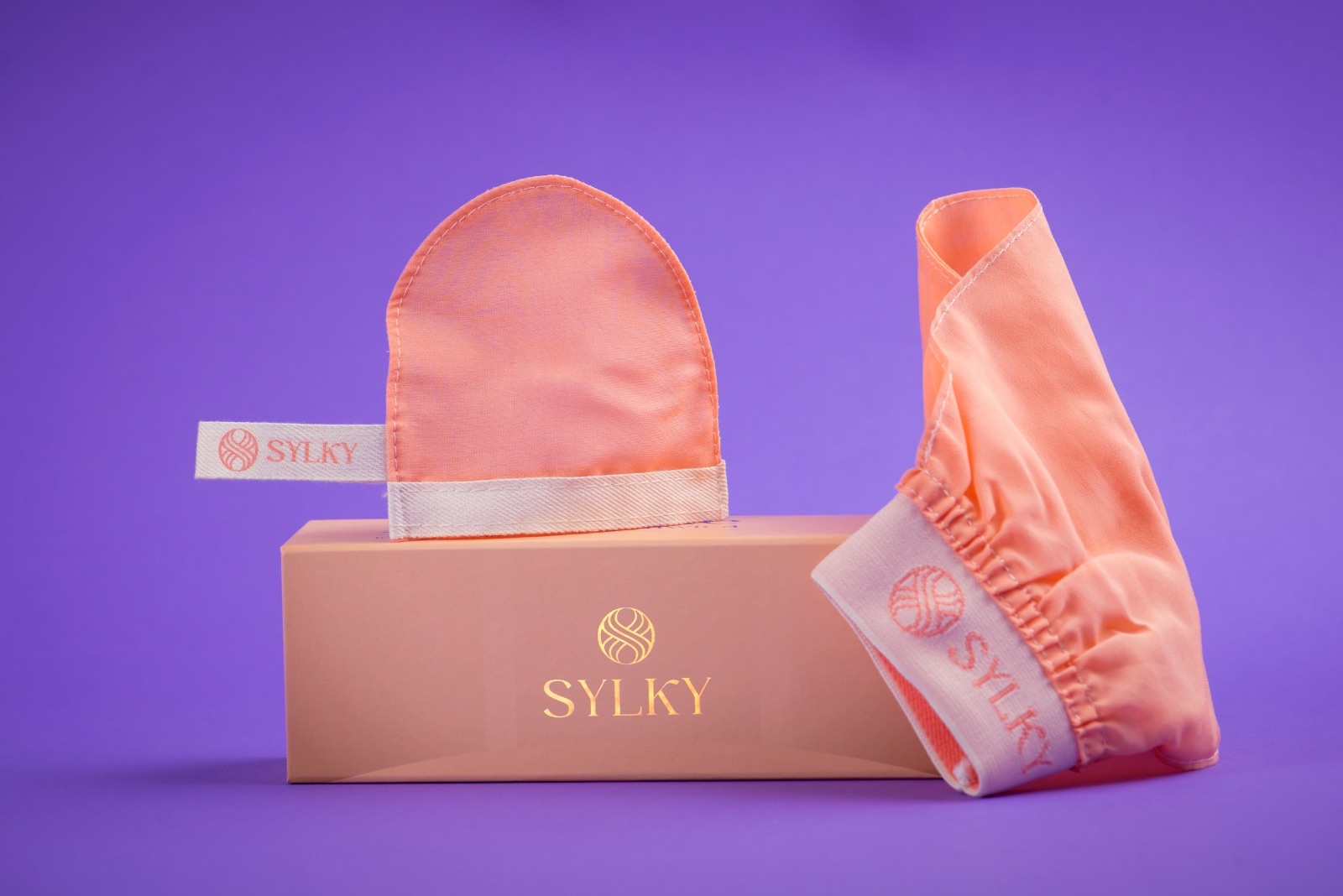 Sylky — jedwabna rękawica i pudełko